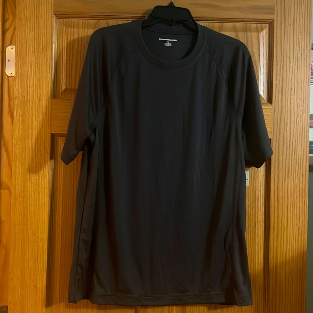 NWT Men’s swim shirt size L